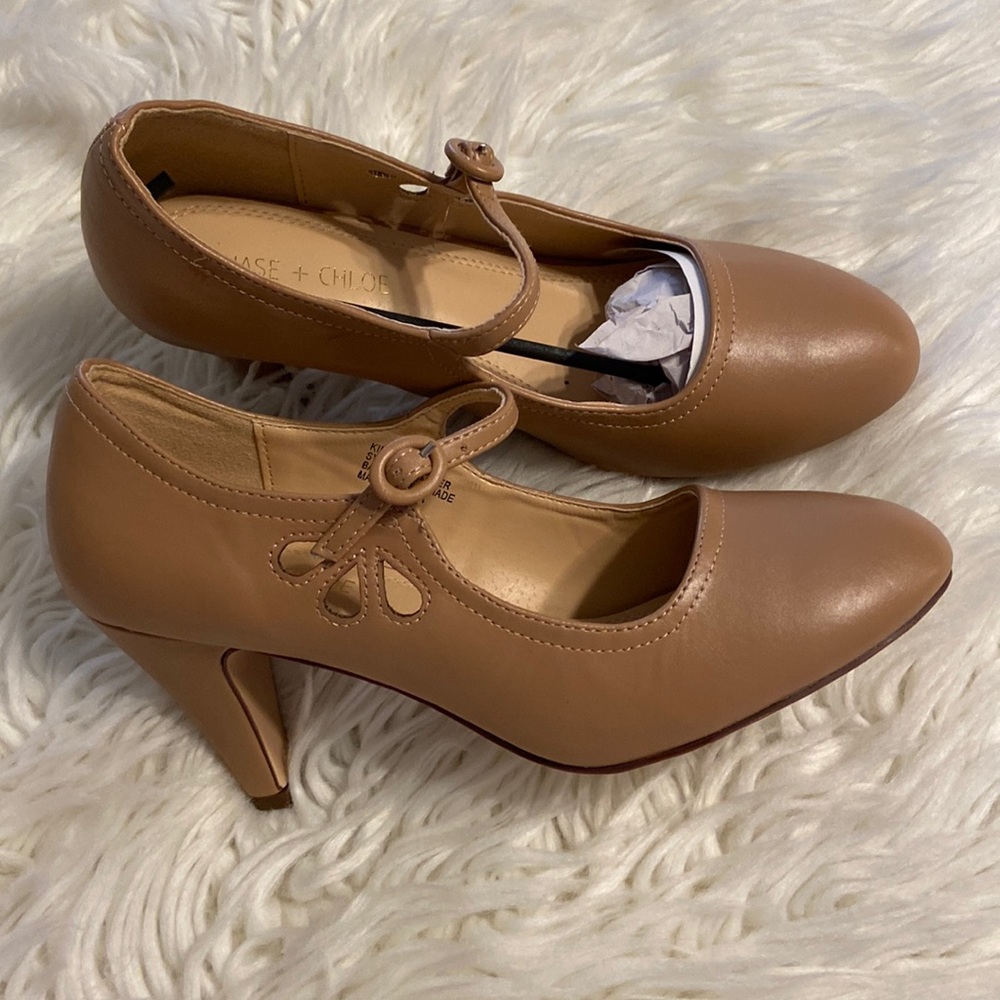 Chase + Chloe Women 👠 size 9 BNWOT color tan